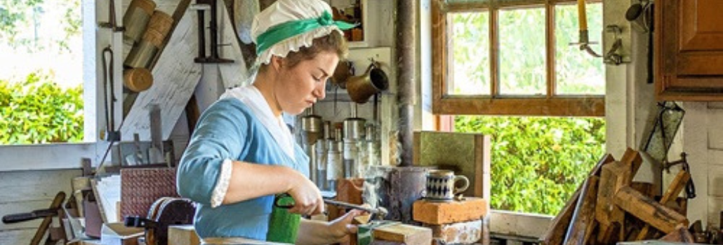 spinnaker-resorts-colonial-williamsburg-blacksmith-woman-header
